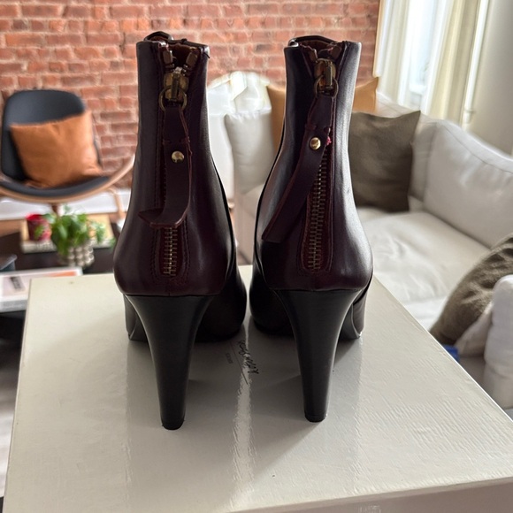 Chic Brown Ankle Booties 100% Leather - Picture 3 of 6